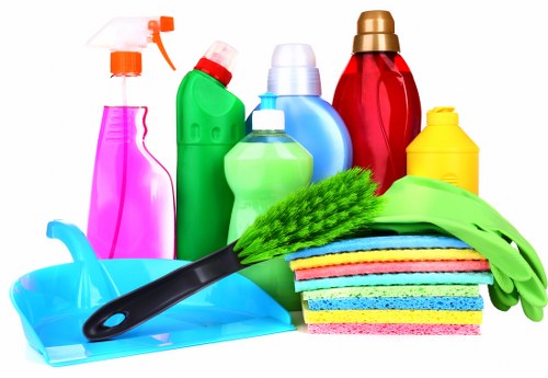 Deep cleaning Kennington home interior with fresh, spotless surfaces
